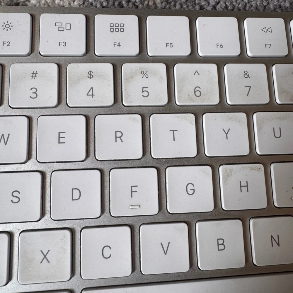 Apple White Wireless Keyboard USB C Bluetooth